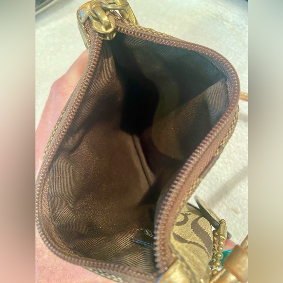 Coach Wristlet Vintage Classic Design - Picture 5 of 12
